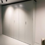 Wardrobe on measure - RAL7035 matt lacquered with integrated handles S1 in the same color as the doors
